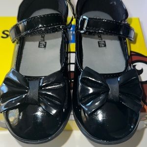 Smart Fit, Black dress shoes, size 9c, never worn, easy on, durable design